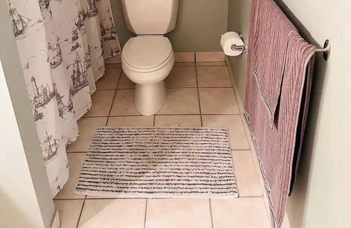 Broomall House | Sophia's Garden Flat A- Quiet & Convenient Suburb