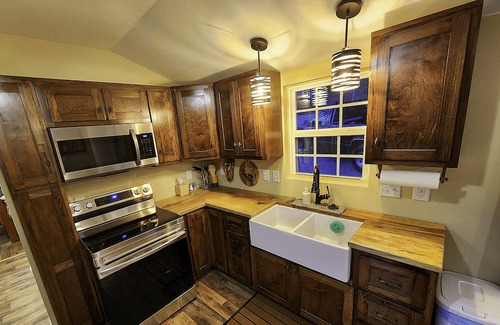 Crossville Cabin | Blue Bliss Lakefront Cabin. Peaceful, great fishing, close to town.