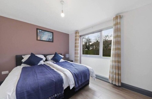 Marlborough Apartment | NEW Modern Gem Apt with Parking