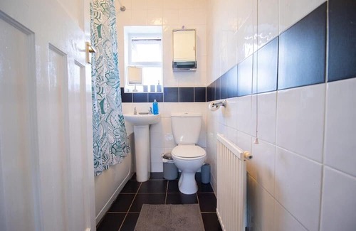 Patchway House | Stylish House w/Game Room in Bristol w/Parking