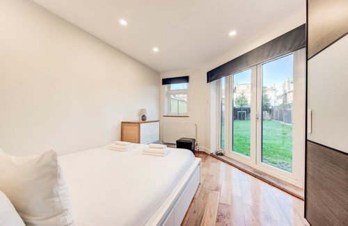Hendon House | GuestReady - Contemporary Charm in Hendon