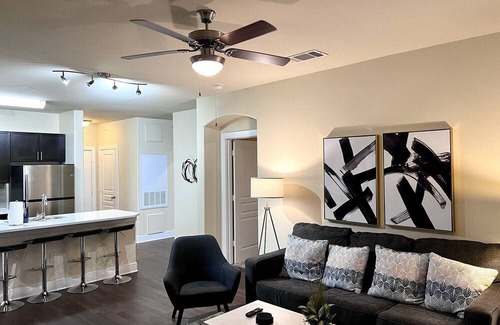 Oak Cliff Apartment | 25% OFF 2BD Gym Resort Pool Kessler park - Dallas