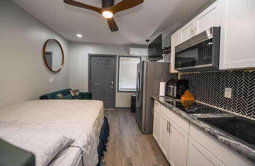 Church Street Apartment | Luxury mini studio 1 min from Southern Regional hospital 15 mins from the city B