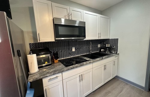 Church Street Apartment | Luxury mini studio 1 min from Southern Regional hospital 15 mins from the city B