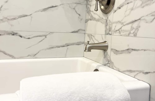 Canoga Park House | Modern fully remodeled house near Topanga Mall