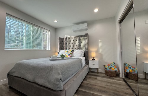 Canoga Park House | Modern fully remodeled house near Topanga Mall