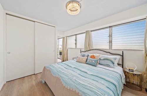 McCully - Moiliili Apartment | Waikiki Beach Golden Holiday