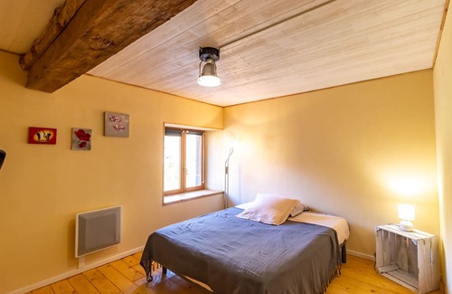 Savignac-Ledrier Apartment | Apartment 'Le Gîte De La Ferme Du Château' with Private Terrace, Shared Garden and Wi-Fi