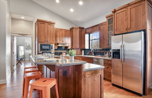 Heber House | MountainView Retreat, Family/Team Friendly, Hot Tub, Pets, Game Room, FirePit