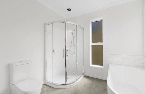 Richmond Heights House | Sparkly and New with wi-fi and 2 minutes to Botanical Gardens