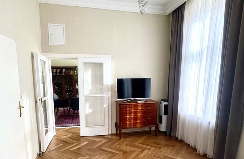 Baden Apartment | Holiday Apartment "Luxus In Baden Bei Wien" with Shared Garden & Wi-Fi