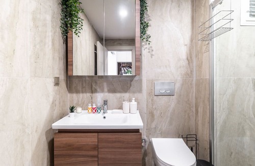 Lara Apartment | Central Studio w Balcony 10 min to Lara Beach