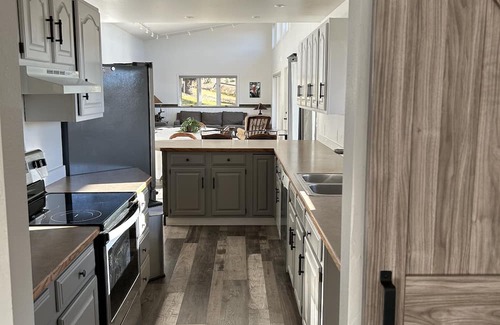 Bozeman House | DISCOUNTED RATES! Private home in Bridger Canyon!
