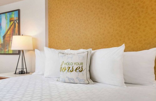 Downtown Louisville Hotel | Galt House Hotel Trademark Collection by Wyndham