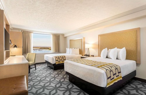 Downtown Louisville Hotel | Galt House Hotel Trademark Collection by Wyndham