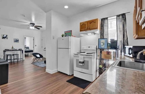 St. Paul's Park Apartment | 2nd flr Paradise downtown Allentown! Secured parking lot