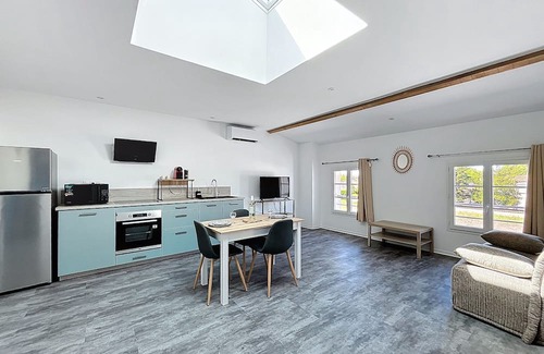 Anglade Apartment | Comfortable apartment in the heart of Blayais, ideal for workers and travellers