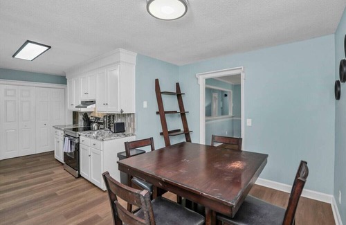 Columbia House | Family Cove | 4BR + Private Pool & Billiards