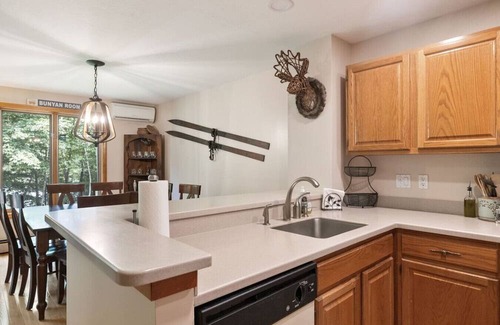 Lincoln House | Large Condo at Forest Ridge! Hot Tub*Pool*Shuttle