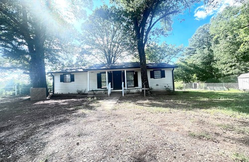 Tyler Cabin | Cozy Wood Cottage in Tyler