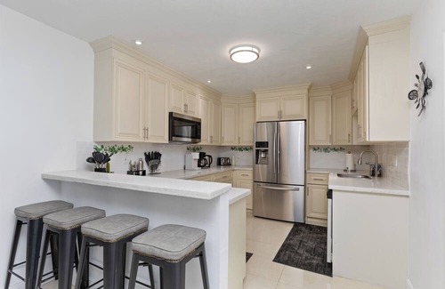 Pompano Beach House | Luxe Coastal Escape King BD Heated pool WaterFront
