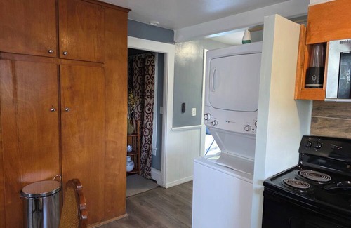 Manchester House | 3-bedroom 1 bath house in amazing Manchester with AC