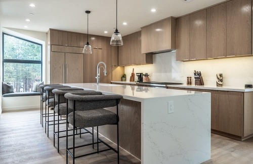 Mammoth Lakes House | New Luxury Free Standing 4BR/4.5BA Home, Obsidian Reserve #146 Priv. Hot Tub, 2-Car Garge, gr8 Vws!