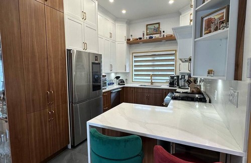 Laval House | Aqua Luxe Residence Laval