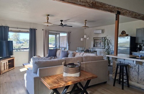 Fletcher Hills Cottage | Prestigious private location with a view!