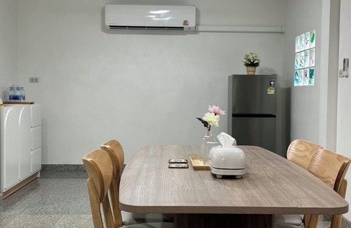 Dok Mai House | A spacious and Peaceful 3 Bedrooms detached house inside Bangkok city