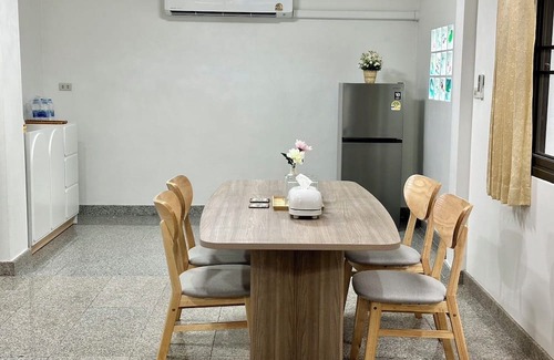 Dok Mai House | A spacious and Peaceful 3 Bedrooms detached house inside Bangkok city