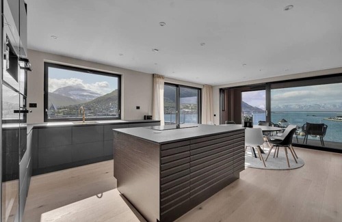 Tromso Apartment | The Penthouse - Premium Penthouse with views