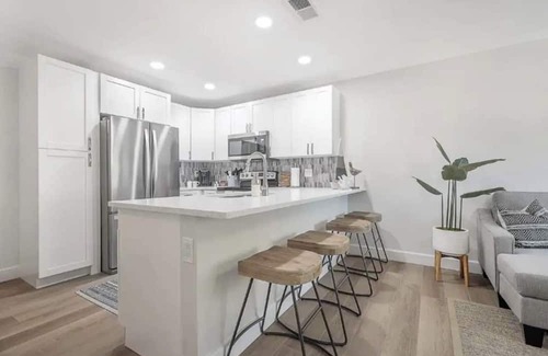 Apollo Beach House | Waterfront-Family & Pet Friendly for 6