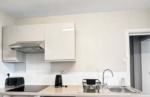 Bottesford House | Sleeps 6 2bed Home with Hot Tub Bottesford Village