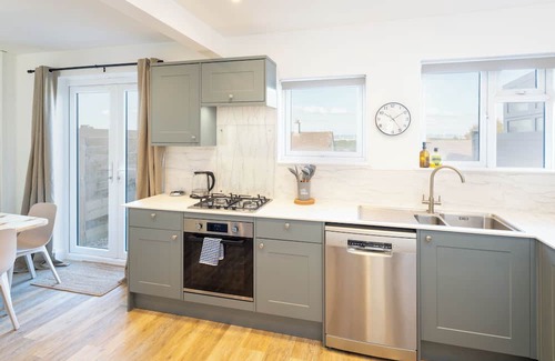 Pill House | Contractor Home Parking & Garden – Near Avonmouth