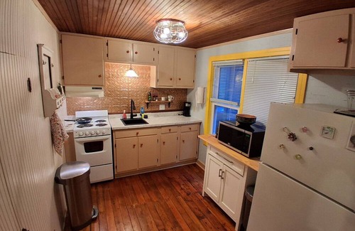 Mount Gretna Heights Cottage | Delightful cottage with AC and Heat in charming Mount Gretna for year-round FUN!