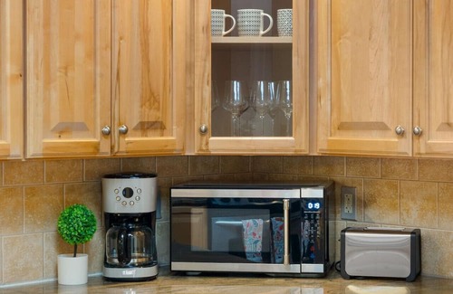 Alamogordo House | White Sands Retreat|Indoor Pool|Minigolf|Game Rm