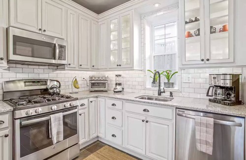 Brewerytown Apartment | 5-Star Charming Philly Townhouse in Museum Area