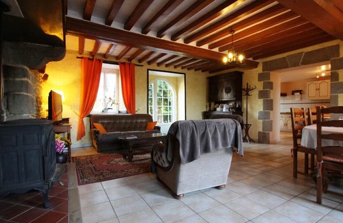 La Haye-Bellefond Cottage | Cottage by the Castle, near river, pets allowed, internet