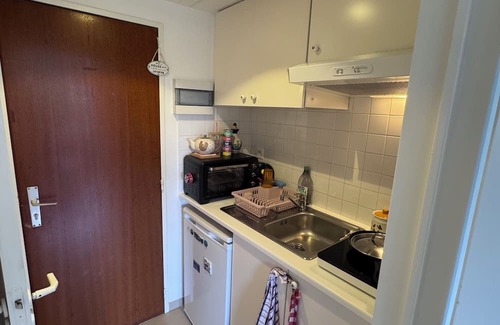 Sint-Lambrechts-Woluwe Apartment | Bright Blueberry Studio