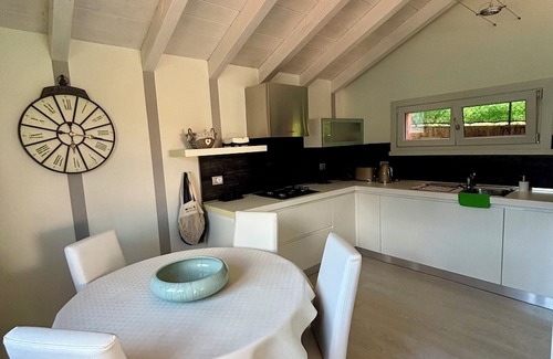 Colonno Villa | Villa Rosa privatevilla balcony, terrace, gardens, pool-fully air conditioned.