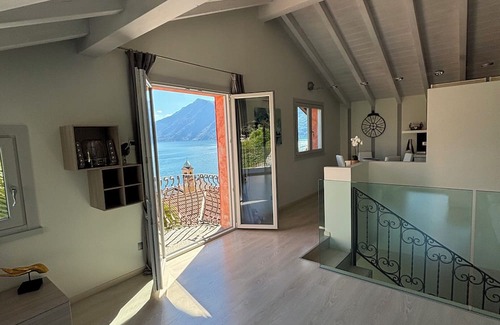 Colonno Villa | Villa Rosa privatevilla balcony, terrace, gardens, pool-fully air conditioned.