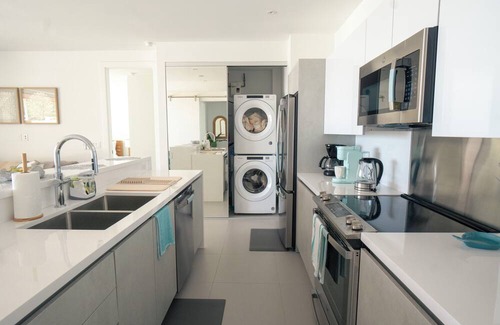 Indigo Bay Condo | 𓆉Villa Coasta: Modern 2BR with Private Pool in Indigo Bay