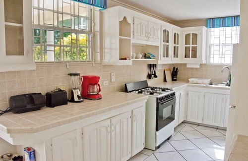 Hastings Cottage | Bella Dia Lower | Three Bedroom Apartment on the Beach