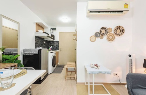 Bang Chak Apartment | Modern Bangkok Apartment with Pool & Fitness