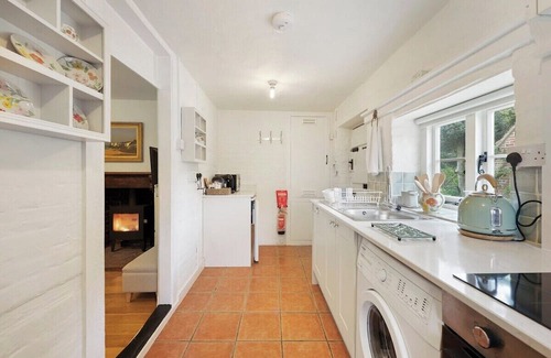 Patrixbourne Cottage | Cosy, family friendly, countryside cottage with fireplace and private parking