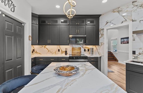 Wilmington House | OG Paradise | Private Pool & Hot Tub | Luxe Oasis