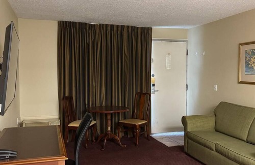 Ottumwa Apartment | Comfortable one bedroom apartment in downtown Ottumwa