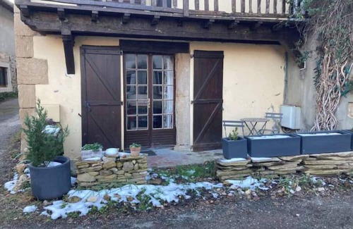 Lesparrou House | First floor of a house in a small hamlet