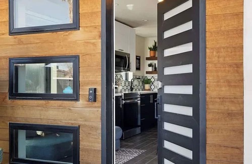 Joshua Tree House | Modern 2-Story Tiny Home w/Hot Tub, BBQ & Balcony